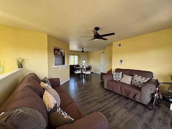 5th image of 3041 Menlo Ave