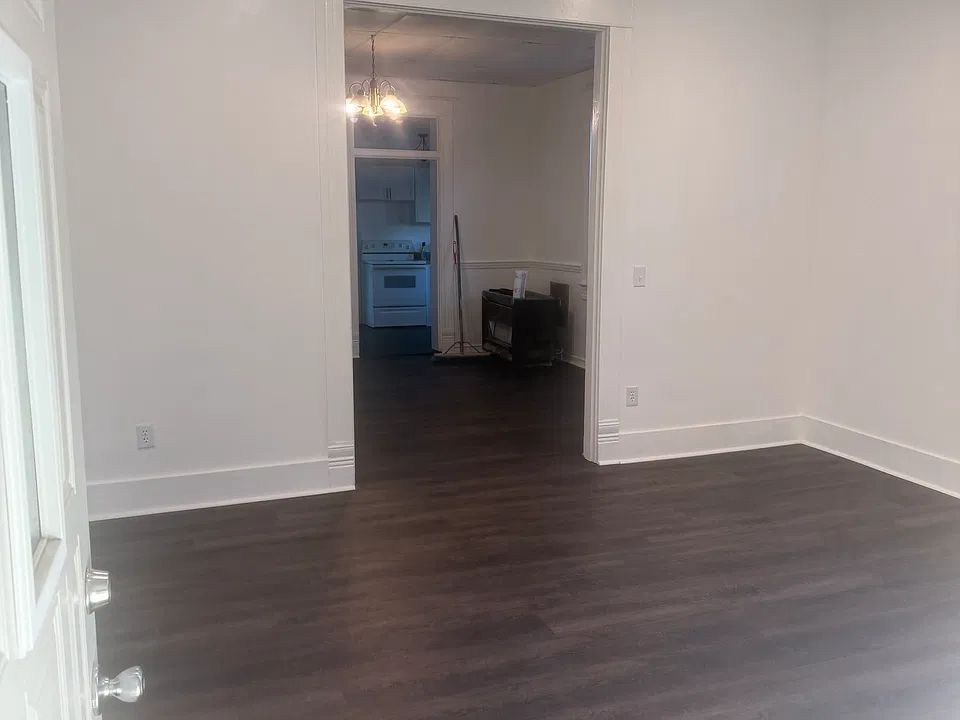 31-33 E 2nd St