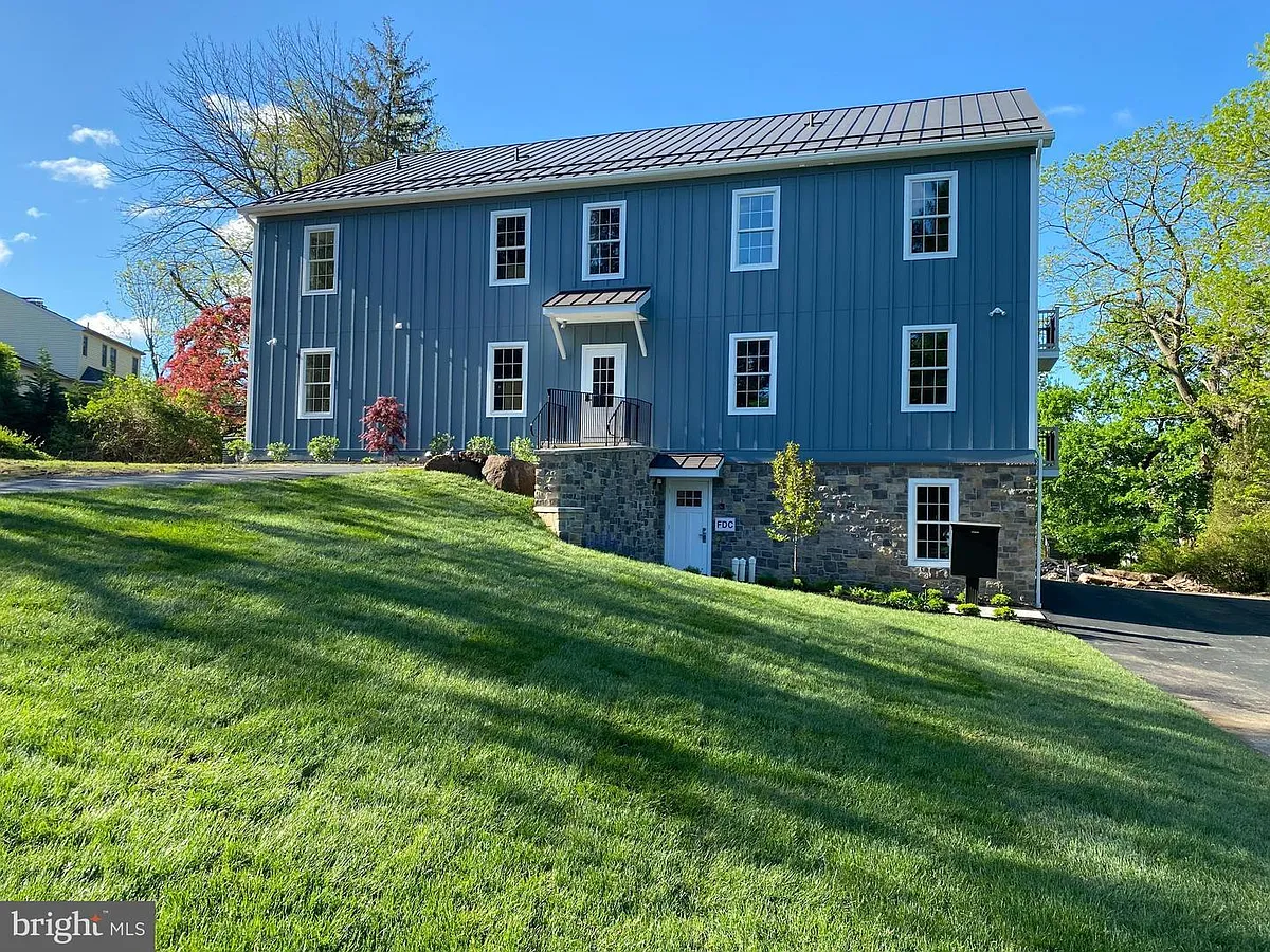 Building Photo - 301 Edgeboro Dr #1
