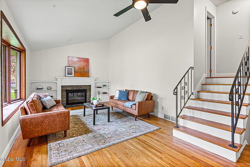2nd image of 16 Ridgewood Lane