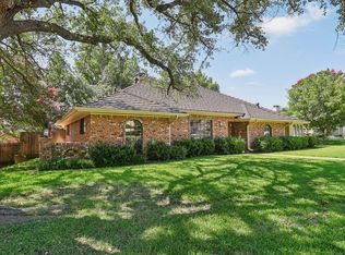 9710 Vista Oaks Dr, Dallas, TX 75243