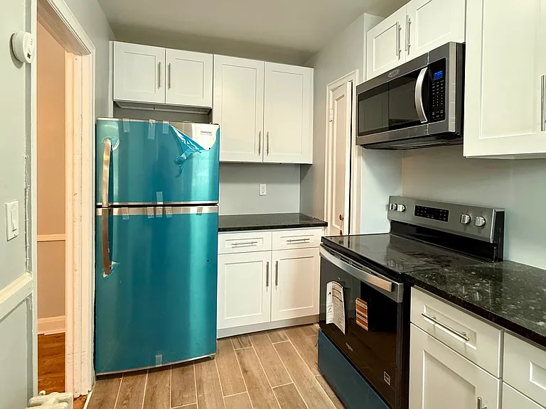 221 Huntington Rd #A — Photo 2