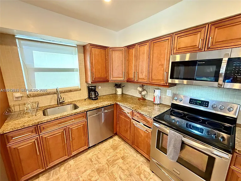 45 SE 14th St #1 — Photo 7