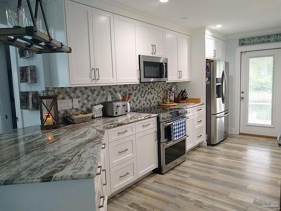 5th image of 4698 Isles Dr