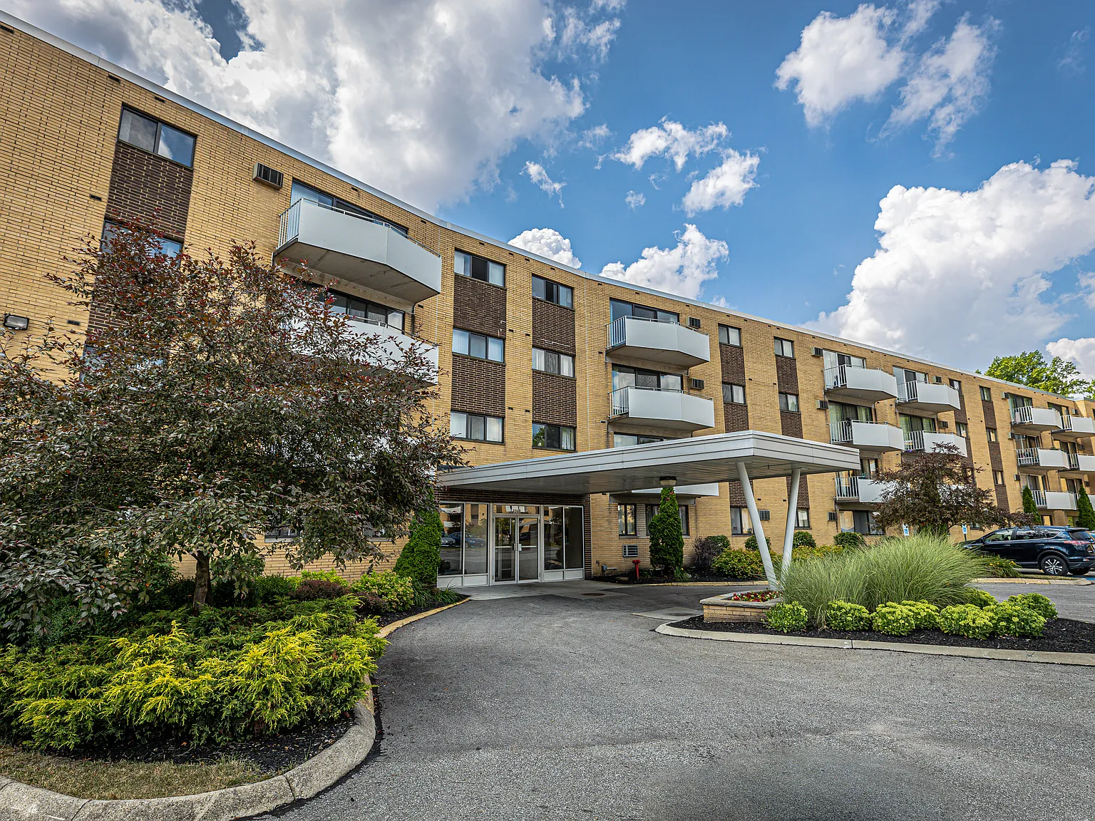 Camelot Apartments — Photo 2