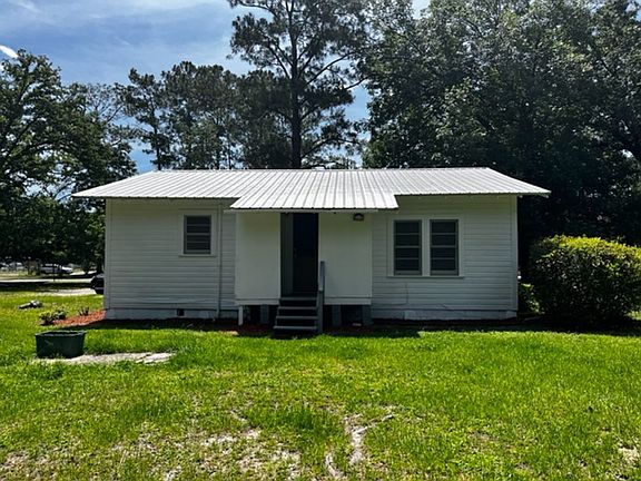 2nd image of 104 Azalea Dr