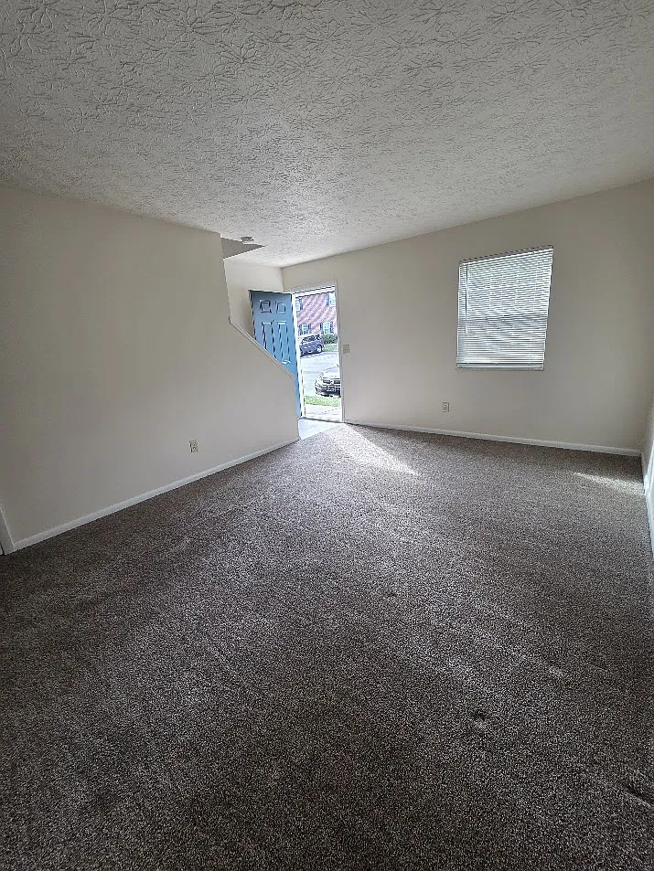 2 bed, 960 sqft, $1,200 — Photo 3