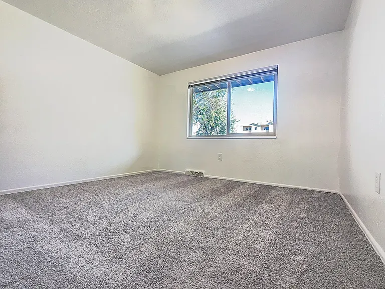 Arvada Pines, Clean Bedroom, new paint and Carpet
