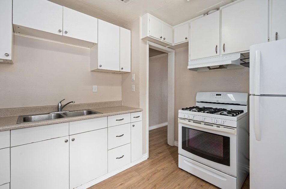 1st image of 2048 Diamond St