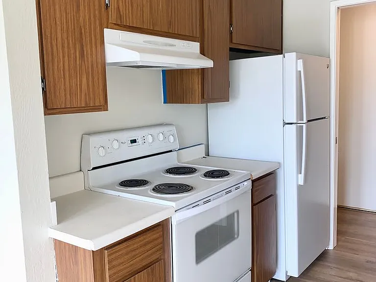 1190 W. Hillsdale Blvd. — Photo 3