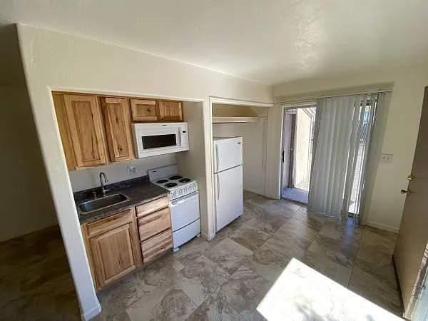 3713 E Blacklidge Dr #2 — Photo 6