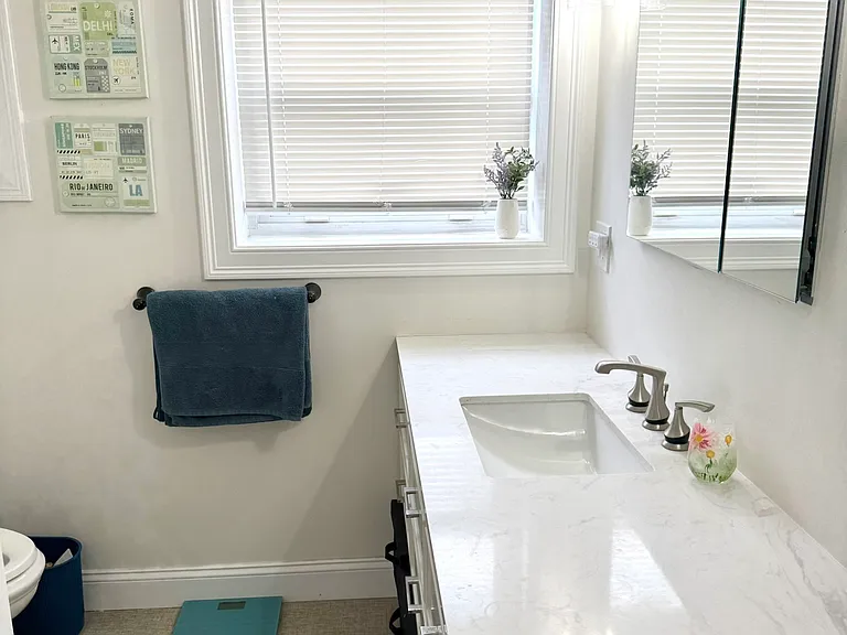 77 Lynn Shore Dr #1 — Photo 37
