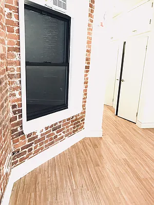 Rented by Avenues Real Estate | media 18