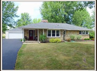 45 Mayfair Ln, Williamsville, NY