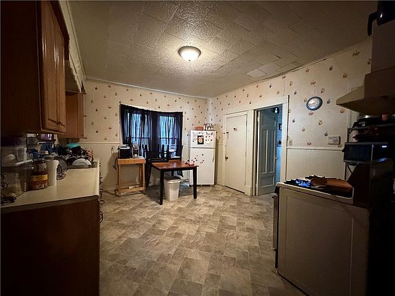 5th image of 75 Weyl St