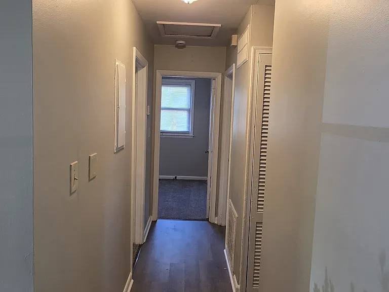 2206 Bothwell St — Photo 4