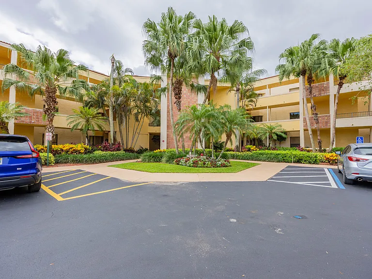 7520 La Paz Blvd #104 — Photo 9