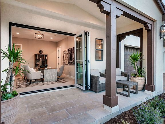 Perfect office space or bedroom