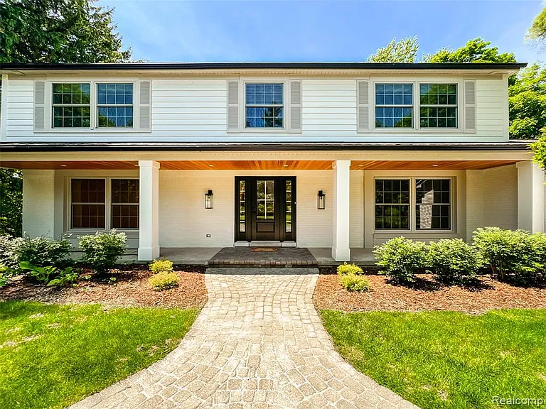 1935 Hillwood Dr — Photo 1