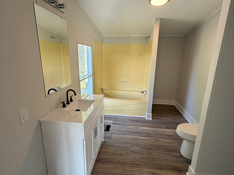 510 8th Ave E — Photo 11