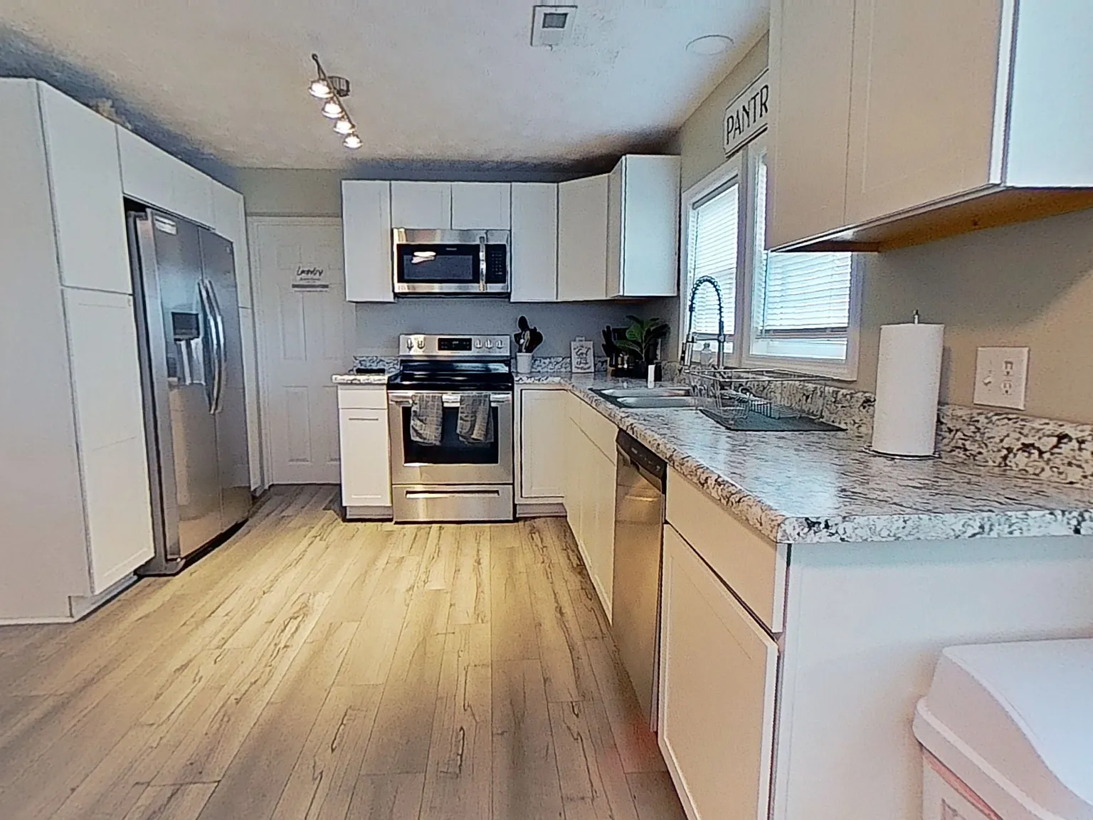 4 bed, 1900 sqft, $825 — Photo 3