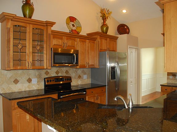 4th image of 834 Shriver Cir