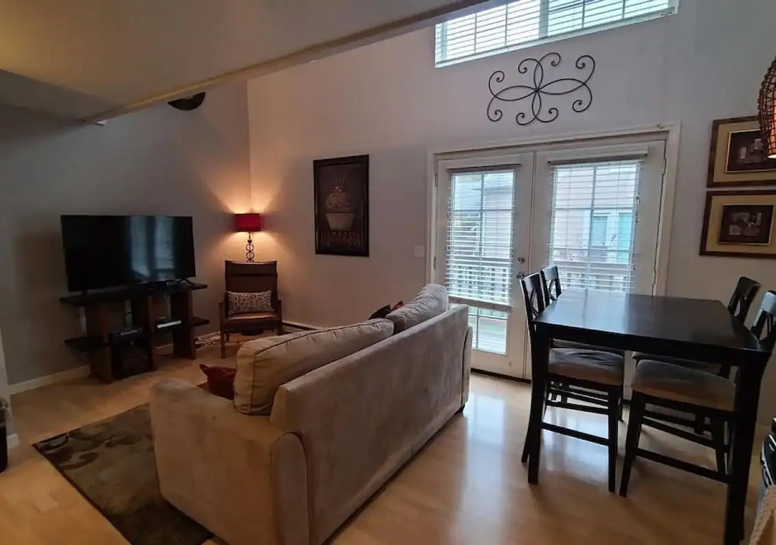 Centrally Located Townhouse Near to South Perry, Quick Drive to Gonzaga! — Photo 2