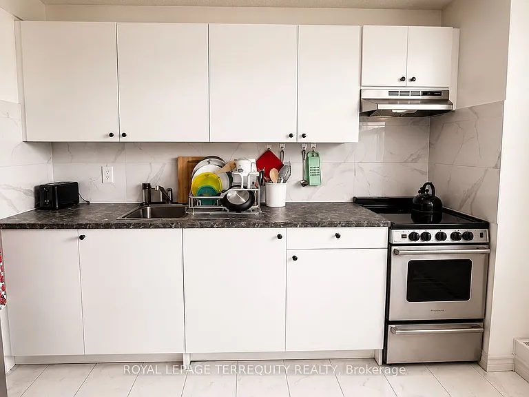 100 Wingarden Ct #409 — Photo 5
