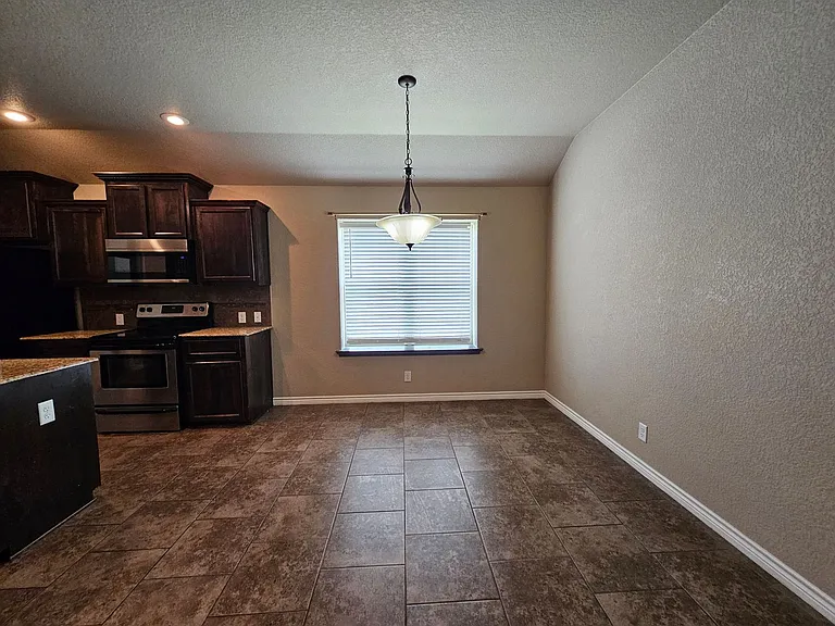 6211 Newcastle Dr — Photo 13