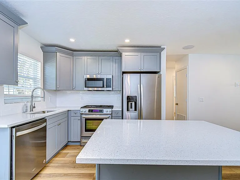 1205 W Hollywood St — Photo 10