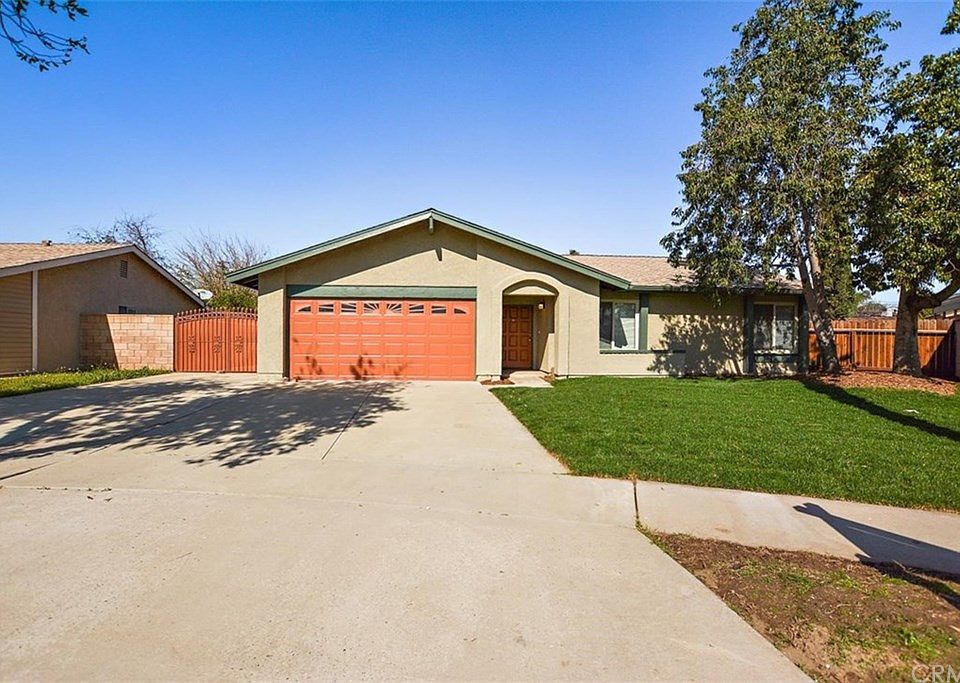 1st image of 15930 Grevillea Ct