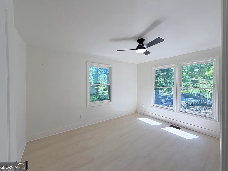556 Church St NW — Photo 10