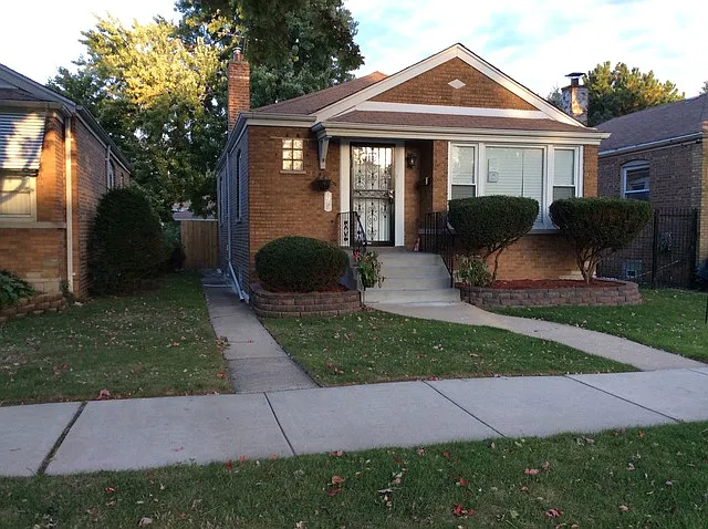 8959 S Ridgeland Ave photo 1