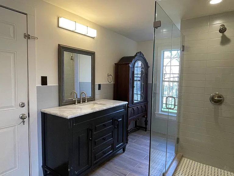 2109 Holmes St — Photo 10