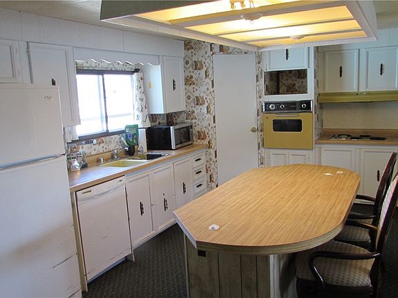 5th image of 925 Pine Dr