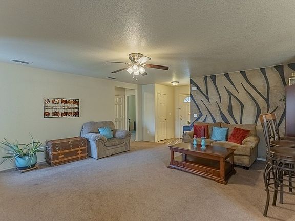 4th image of 912 Coronado Ave