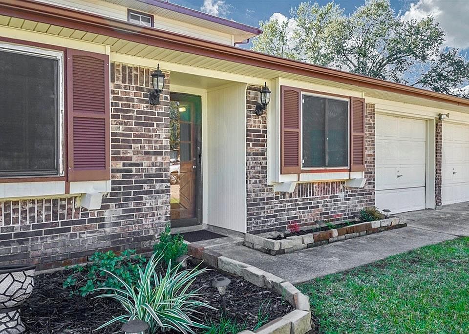1st image of 10010 Carlow Ln
