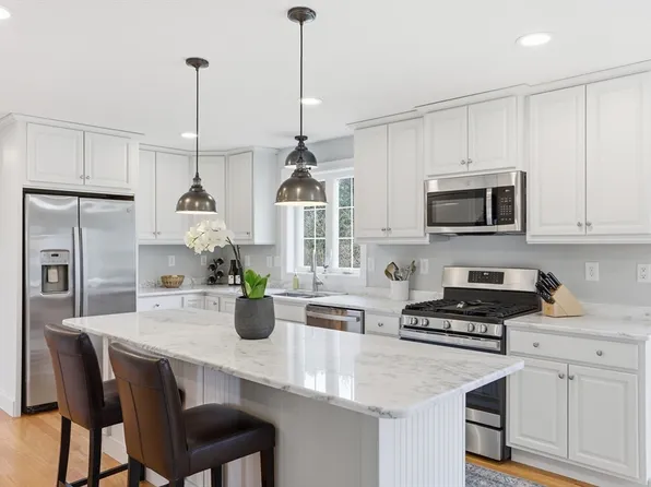 175 Rangeway Rd, North Billerica, MA 01862