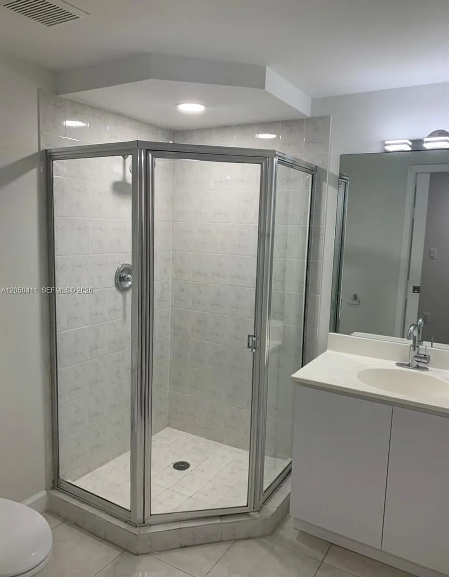 2 bed, 1200 sqft, $3,600 — Photo 3