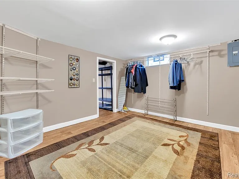 10070 Buckingham Ave — Photo 20
