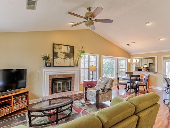 3rd image of 5068 Laurel Glen Ct SE