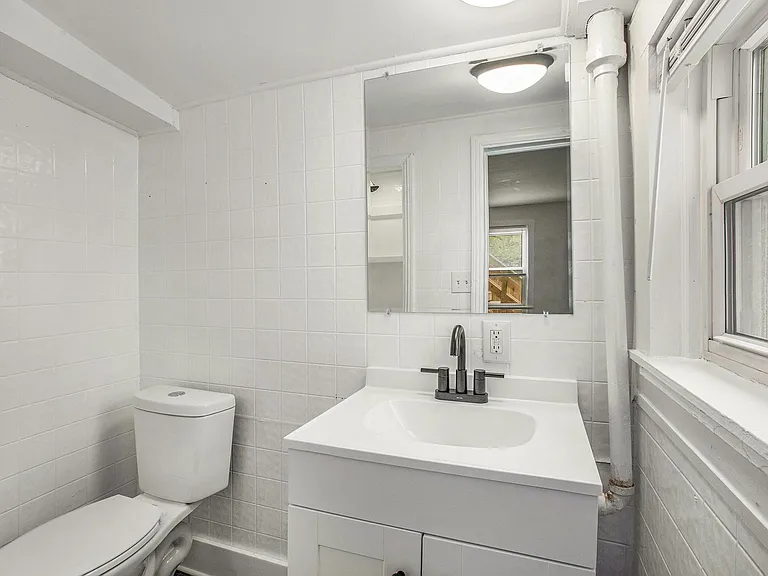 27 Colfax St NE #2 — Photo 8