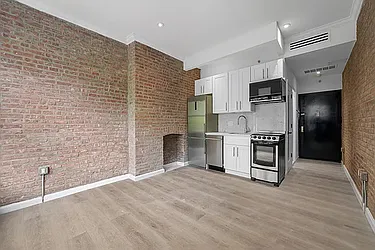 Rented by R New York