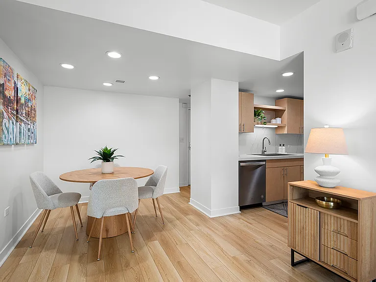 425 W Beech St #601 — Photo 10