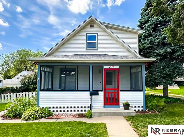 2610 N 58th St, Omaha, NE 68104