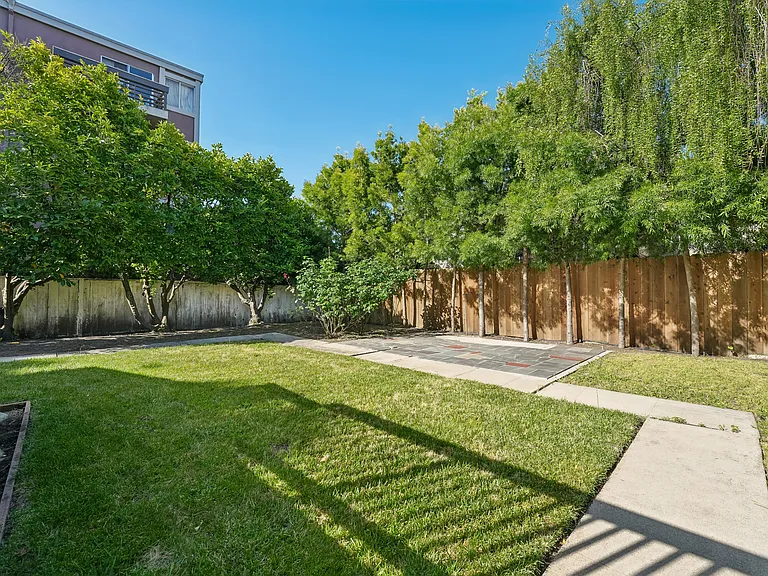 543 Liberty St — Photo 50