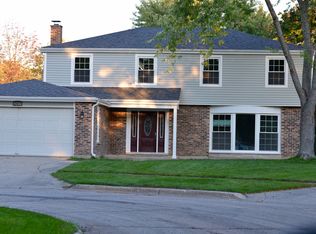 267 Cypress Ln, Libertyville, IL 60048