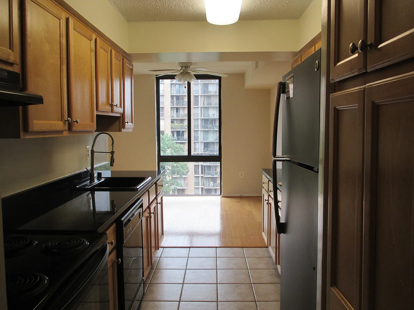 Two Bed/Two Bath Condo in Arlington - Four Mile — Photo 4
