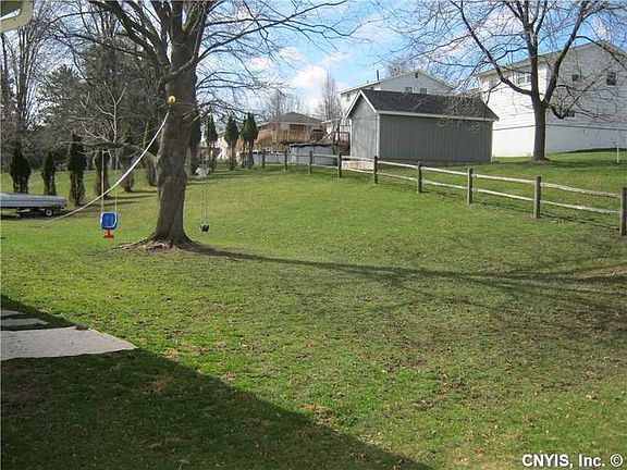4th image of 310 Crestwood Dr