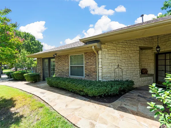 14705 Le Grande Dr, Addison, TX 75001